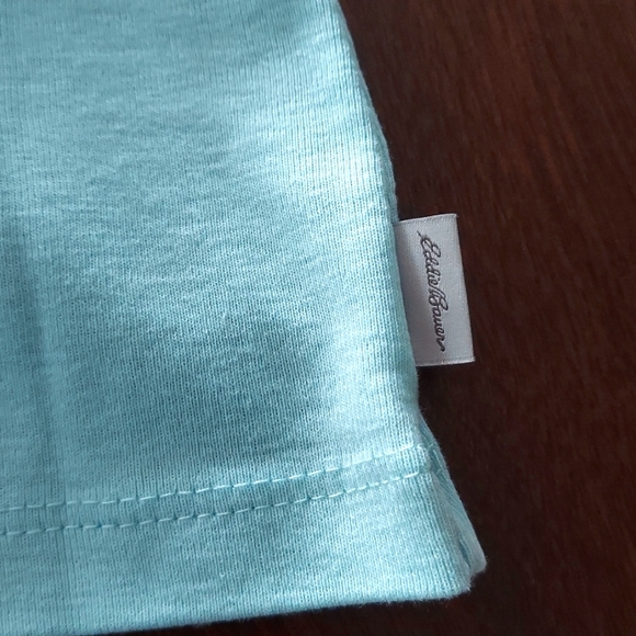 Two Eddie Bauer Favorite Short Sleeve V-Neck T-Shirts - Picture 4 of 5